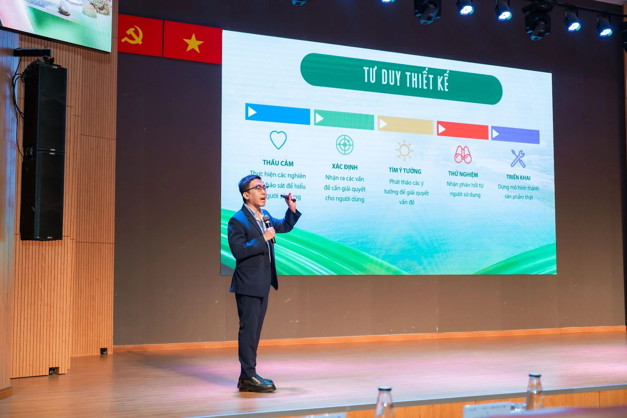 Diễn giả Nguyễn Tăng Quang chia sẻ về Tư duy thiết kế (Design Thinking)